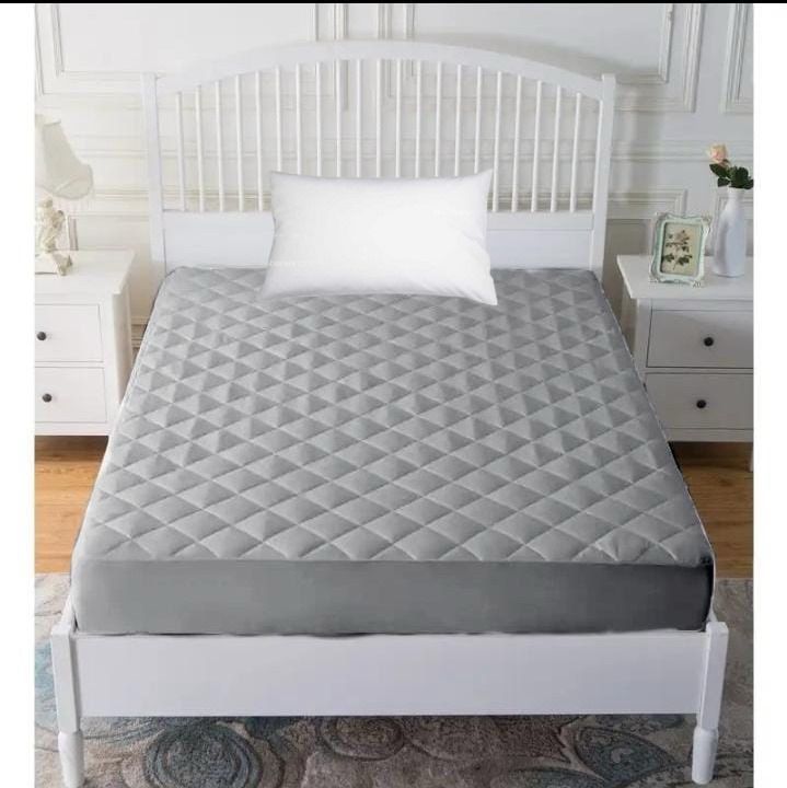 Single Quilted Mattress Cover